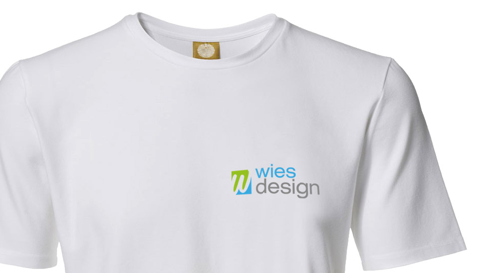 Weisses T-Shirt mit dem wiesdesign Logo Flockbedruckt 